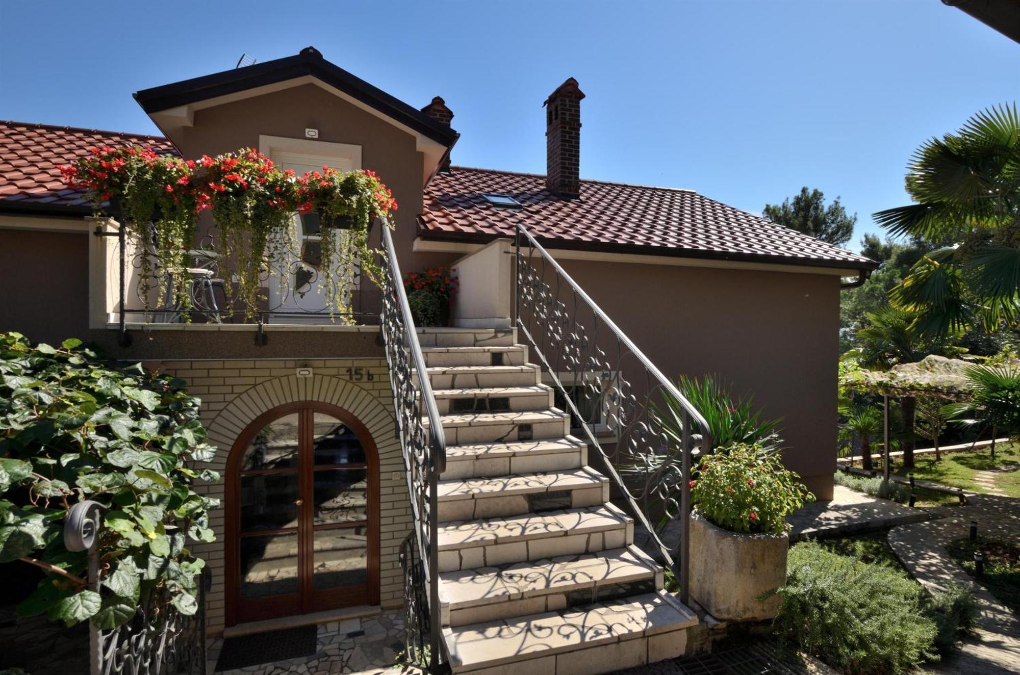 Apartments Viktoria Lovran Exterior photo